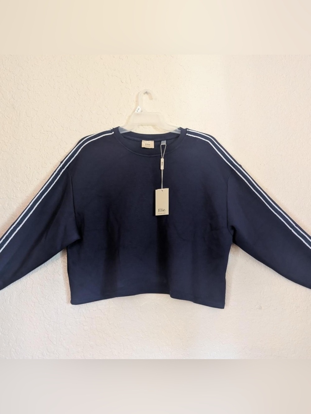 ❤️❤️Elie Tahari Navy Sweatshirt with White Shoulder Stripes❤️❤️